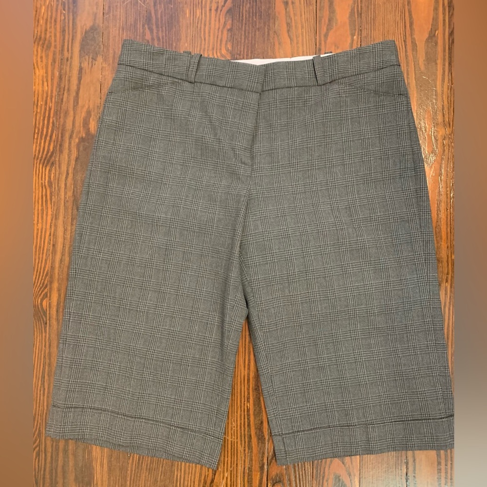 Caroll Dressed up  grey tweed Bermuda shorts for women